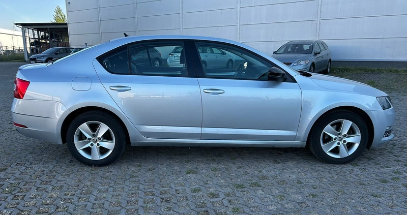 Skoda Octavia cena 39000 przebieg: 286925, rok produkcji 2019 z Sulejówek małe 137